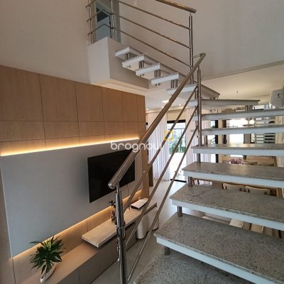 Casa de Condomínio com 163m², 3 quartos (sendo 1 suíte), 2 garagens, no bairro Deltaville em Biguaçu
