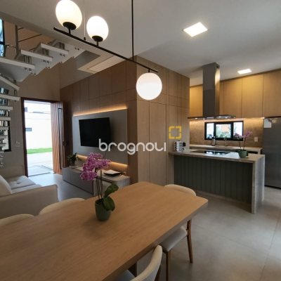Casa de Condomínio com 163m², 3 quartos (sendo 1 suíte), 2 garagens, no bairro Deltaville em Biguaçu