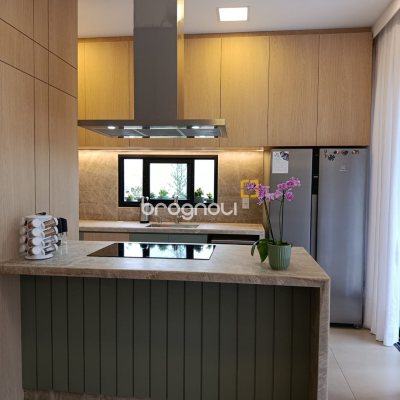 Casa de Condomínio com 163m², 3 quartos (sendo 1 suíte), 2 garagens, no bairro Deltaville em Biguaçu