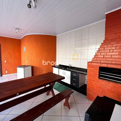 Casa com 215m², 4 quartos (sendo 1 suíte), 6 garagens, no bairro Abraão em Florianópolis