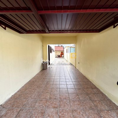 Casa com 215m², 4 quartos (sendo 1 suíte), 6 garagens, no bairro Abraão em Florianópolis