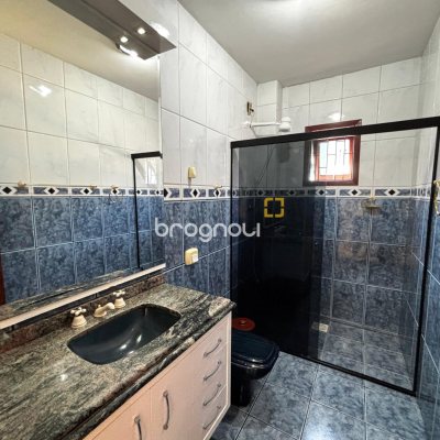 Casa com 215m², 4 quartos (sendo 1 suíte), 6 garagens, no bairro Abraão em Florianópolis