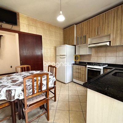 Casa com 215m², 4 quartos (sendo 1 suíte), 6 garagens, no bairro Abraão em Florianópolis