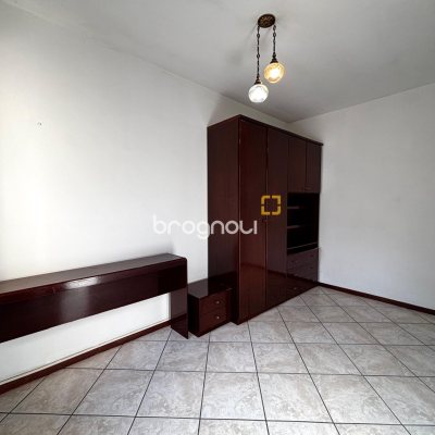 Casa com 215m², 4 quartos (sendo 1 suíte), 6 garagens, no bairro Abraão em Florianópolis