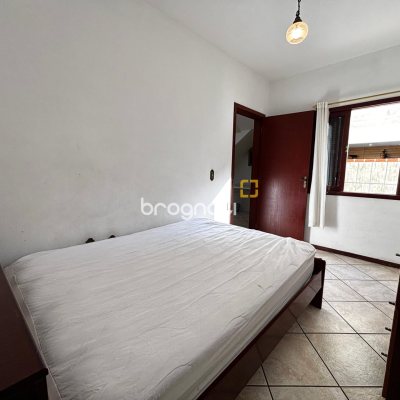 Casa com 215m², 4 quartos (sendo 1 suíte), 6 garagens, no bairro Abraão em Florianópolis