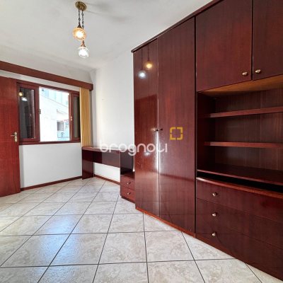 Casa com 215m², 4 quartos (sendo 1 suíte), 6 garagens, no bairro Abraão em Florianópolis
