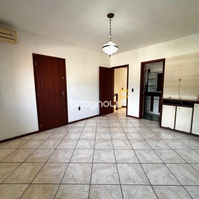 Casa com 215m², 4 quartos (sendo 1 suíte), 6 garagens, no bairro Abraão em Florianópolis