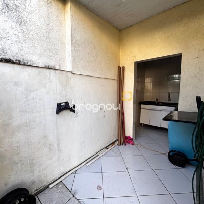 Casa com 215m², 4 quartos (sendo 1 suíte), 6 garagens, no bairro Abraão em Florianópolis