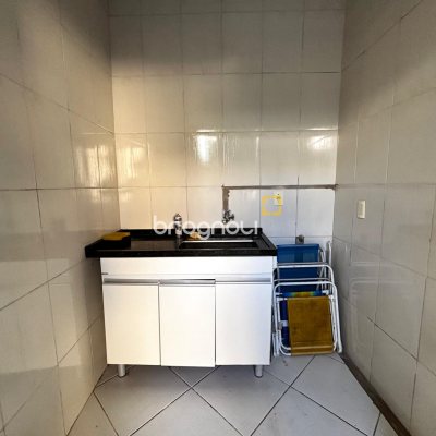 Casa com 215m², 4 quartos (sendo 1 suíte), 6 garagens, no bairro Abraão em Florianópolis
