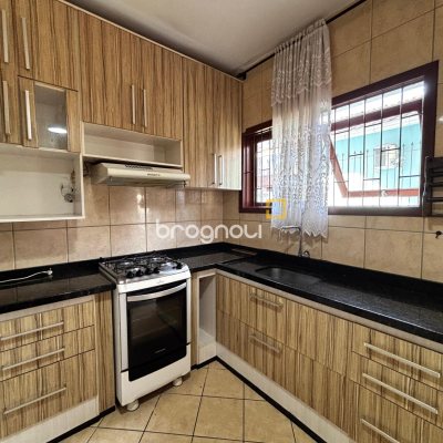 Casa com 215m², 4 quartos (sendo 1 suíte), 6 garagens, no bairro Abraão em Florianópolis