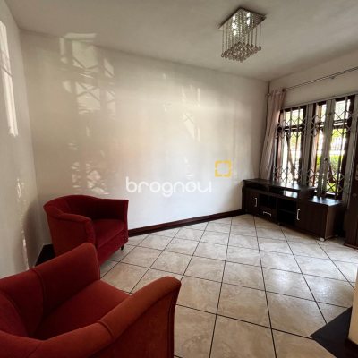 Casa com 215m², 4 quartos (sendo 1 suíte), 6 garagens, no bairro Abraão em Florianópolis