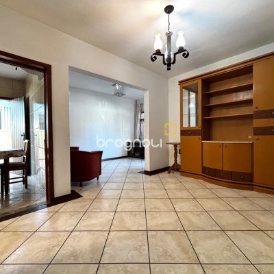 Casa com 215m², 4 quartos (sendo 1 suíte), 6 garagens, no bairro Abraão em Florianópolis