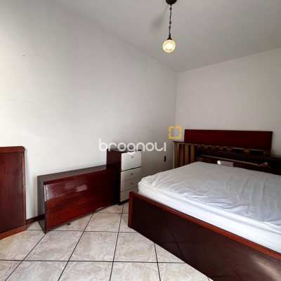 Casa com 215m², 4 quartos (sendo 1 suíte), 6 garagens, no bairro Abraão em Florianópolis
