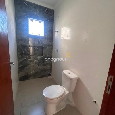 Casa com 96m², 3 quartos (sendo 1 suíte), 2 garagens, no bairro São João do Rio Vermelho em Florianópolis