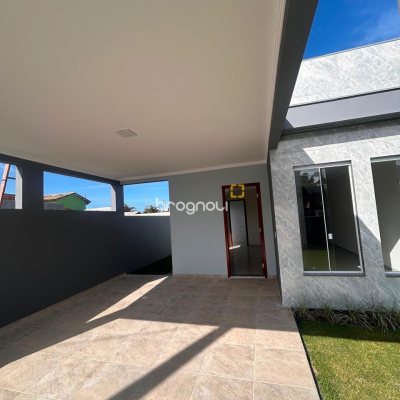 Casa com 96m², 3 quartos (sendo 1 suíte), 2 garagens, no bairro São João do Rio Vermelho em Florianópolis