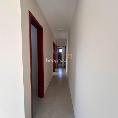 Casa com 96m², 3 quartos (sendo 1 suíte), 2 garagens, no bairro São João do Rio Vermelho em Florianópolis