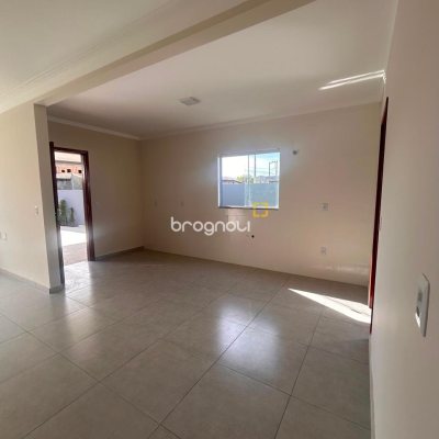Casa com 96m², 3 quartos (sendo 1 suíte), 2 garagens, no bairro São João do Rio Vermelho em Florianópolis