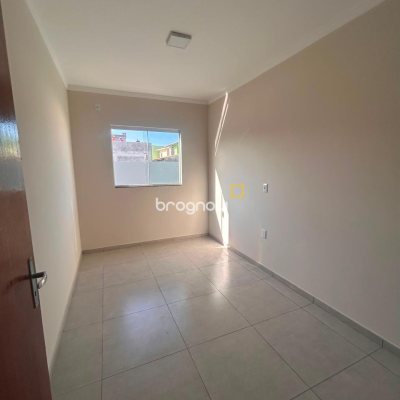 Casa com 96m², 3 quartos (sendo 1 suíte), 2 garagens, no bairro São João do Rio Vermelho em Florianópolis