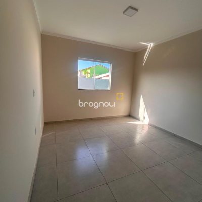 Casa com 96m², 3 quartos (sendo 1 suíte), 2 garagens, no bairro São João do Rio Vermelho em Florianópolis