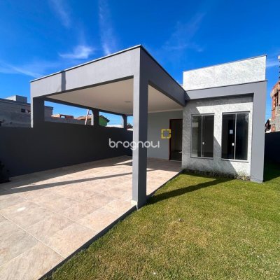 Casa com 96m², 3 quartos (sendo 1 suíte), 2 garagens, no bairro São João do Rio Vermelho em Florianópolis