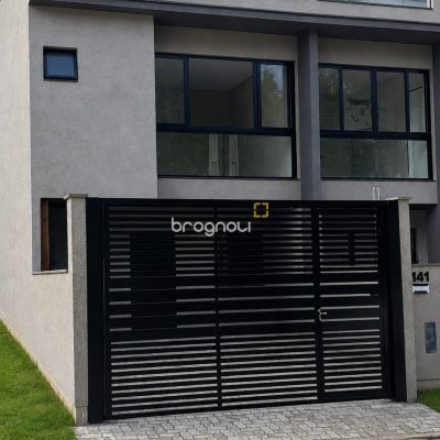 Casa com 150m², 3 quartos (sendo 1 suíte), 2 garagens, no bairro São João do Rio Vermelho em Florianópolis