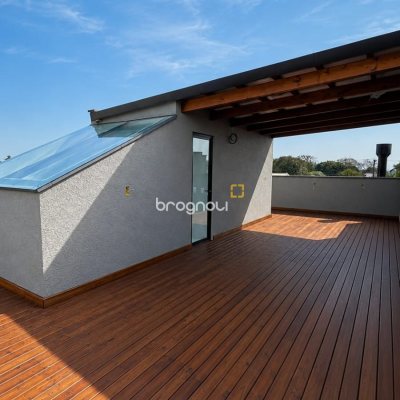 Casa com 150m², 3 quartos (sendo 1 suíte), 2 garagens, no bairro São João do Rio Vermelho em Florianópolis