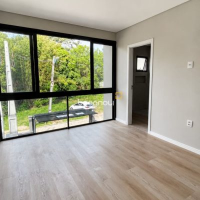 Casa com 150m², 3 quartos (sendo 1 suíte), 2 garagens, no bairro São João do Rio Vermelho em Florianópolis
