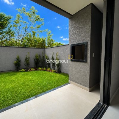 Casa com 150m², 3 quartos (sendo 1 suíte), 2 garagens, no bairro São João do Rio Vermelho em Florianópolis