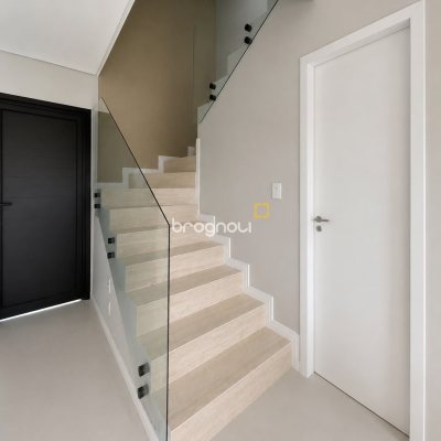 Casa com 150m², 3 quartos (sendo 1 suíte), 2 garagens, no bairro São João do Rio Vermelho em Florianópolis