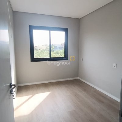 Casa com 150m², 3 quartos (sendo 1 suíte), 2 garagens, no bairro São João do Rio Vermelho em Florianópolis