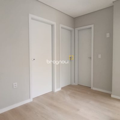 Casa com 150m², 3 quartos (sendo 1 suíte), 2 garagens, no bairro São João do Rio Vermelho em Florianópolis