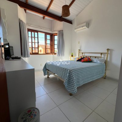 Casa com 332m², 4 quartos (sendo 1 suíte), 3 garagens, no bairro Campeche em Florianópolis