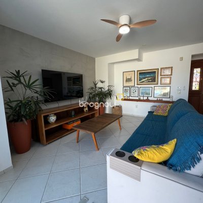 Casa com 332m², 4 quartos (sendo 1 suíte), 3 garagens, no bairro Campeche em Florianópolis