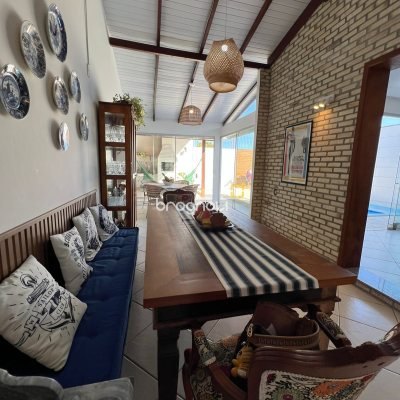 Casa com 332m², 4 quartos (sendo 1 suíte), 3 garagens, no bairro Campeche em Florianópolis
