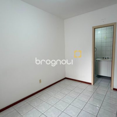 Apartamento com 60m², 2 quartos (sendo 1 suíte), 1 garagem, no bairro Estreito em Florianópolis
