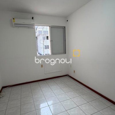 Apartamento com 60m², 2 quartos (sendo 1 suíte), 1 garagem, no bairro Estreito em Florianópolis