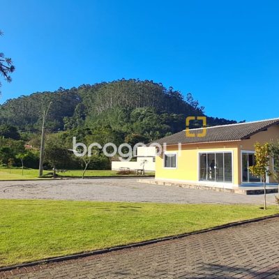 27826 com 441m², no bairro Canasvieiras em Florianópolis