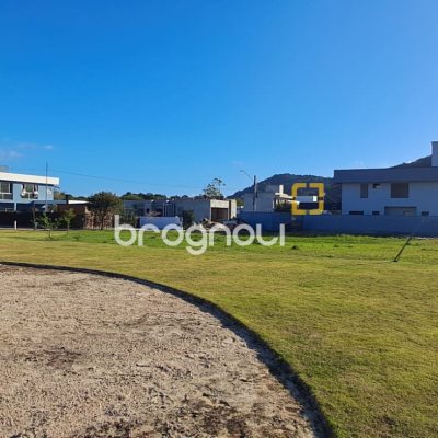 27826 com 441m², no bairro Canasvieiras em Florianópolis