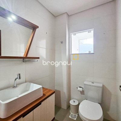 Casa com 92m², 2 quartos (sendo 2 suítes), 2 garagens, no bairro Forquilhas em São José