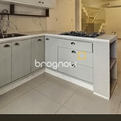 Casa com 92m², 2 quartos (sendo 2 suítes), 2 garagens, no bairro Forquilhas em São José