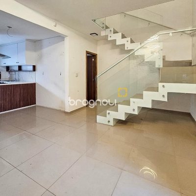 Casa com 92m², 2 quartos (sendo 2 suítes), 2 garagens, no bairro Forquilhas em São José