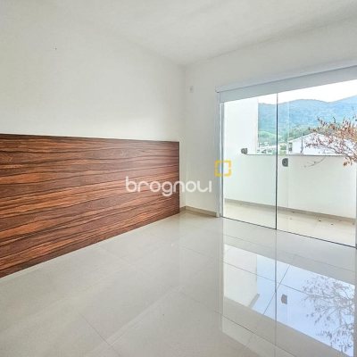 Casa com 92m², 2 quartos (sendo 2 suítes), 2 garagens, no bairro Forquilhas em São José