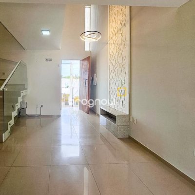 Casa com 92m², 2 quartos (sendo 2 suítes), 2 garagens, no bairro Forquilhas em São José