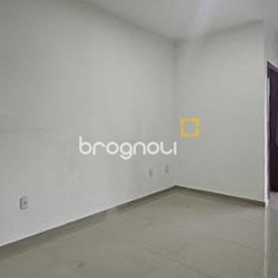 Casa com 92m², 2 quartos (sendo 2 suítes), 2 garagens, no bairro Forquilhas em São José