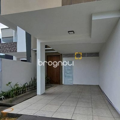 Casa com 92m², 2 quartos (sendo 2 suítes), 2 garagens, no bairro Forquilhas em São José