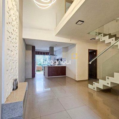 Casa com 92m², 2 quartos (sendo 2 suítes), 2 garagens, no bairro Forquilhas em São José