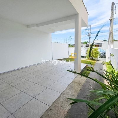 Casa com 92m², 2 quartos (sendo 2 suítes), 2 garagens, no bairro Forquilhas em São José
