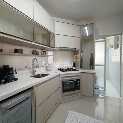Apartamento com 122m², 2 quartos (sendo 1 suíte), 1 garagem, no bairro Campinas em São José