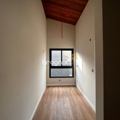 Casa com 122m², 3 quartos (sendo 3 suítes), 1 garagem, no bairro Santa Mônica em Florianópolis