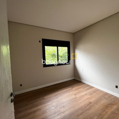Casa com 122m², 3 quartos (sendo 3 suítes), 1 garagem, no bairro Santa Mônica em Florianópolis